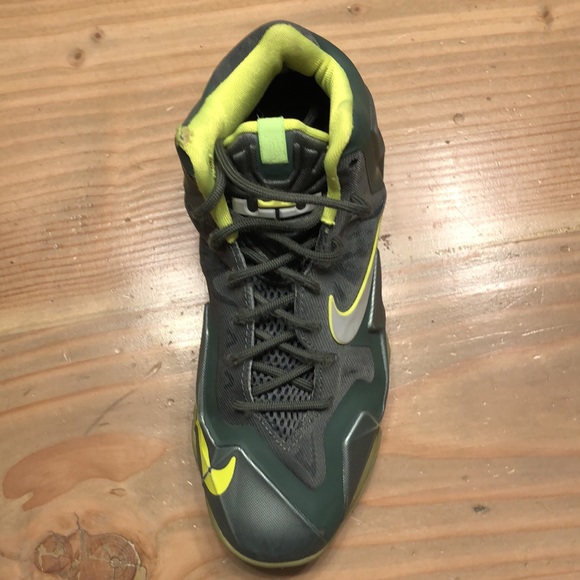 LeBron 11 Xi Dunkman Color way - Picture 10 of 10